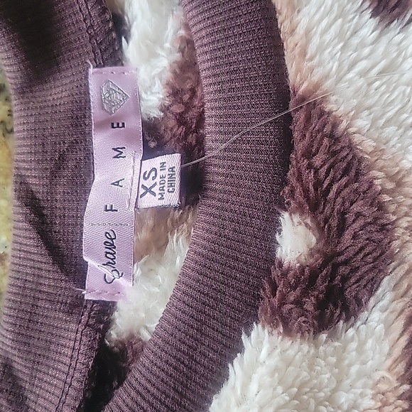 HP!!π₯³π₯³πππCrave Fame super cool sweater NWT - Picture 3 of 8